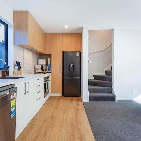 Stylish Townhouse With Hot Tub Apartment Christchurch Ngoại thất bức ảnh